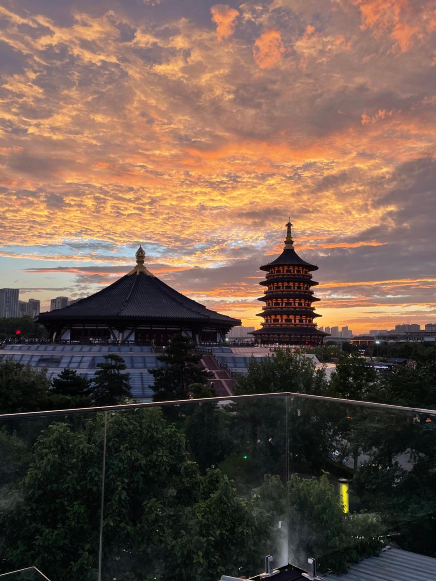 Once Artistic Inn Luoyang Лоян Экстерьер фото